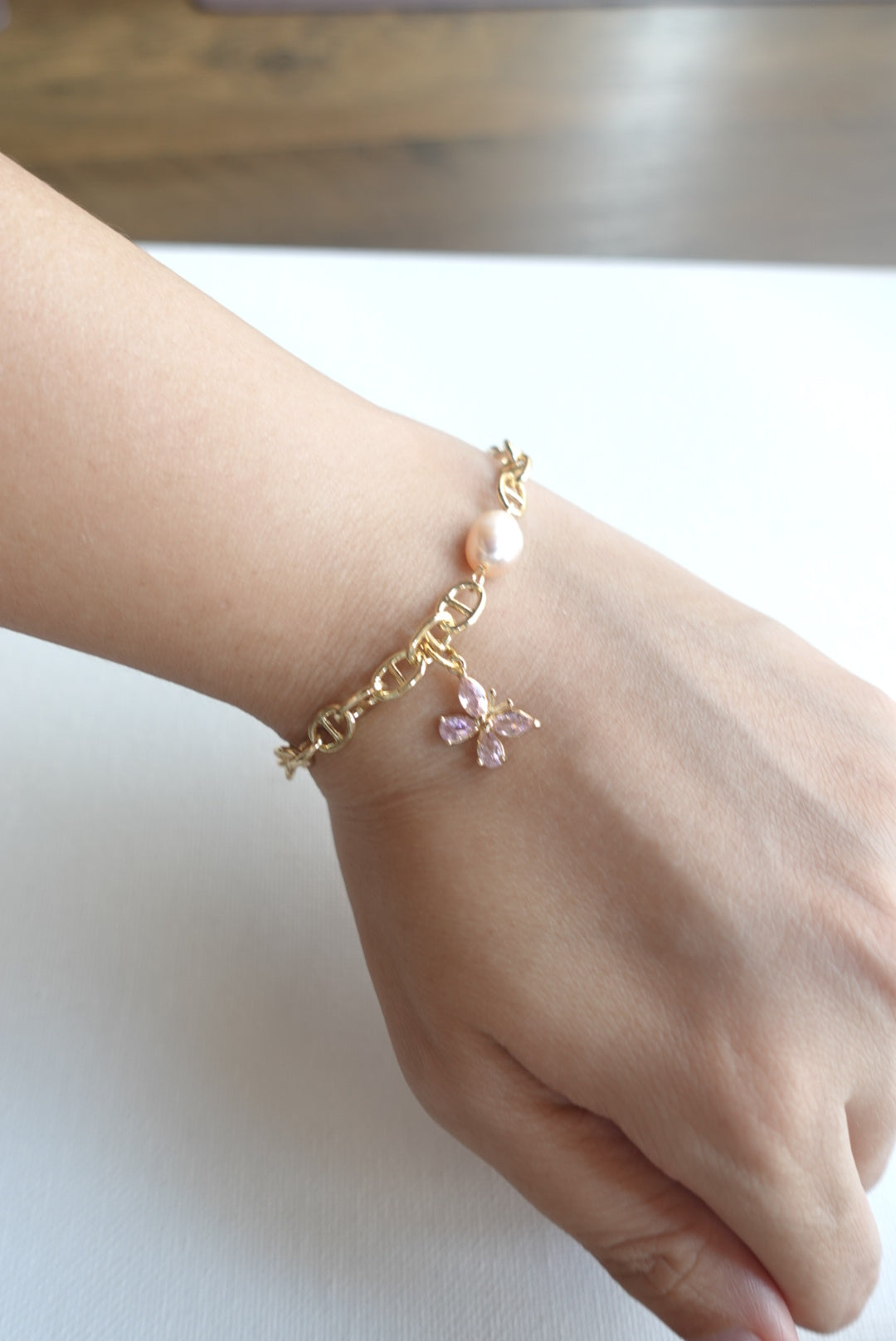 BR0116 | Butterfly & Fresh Water Pearl Bracelet