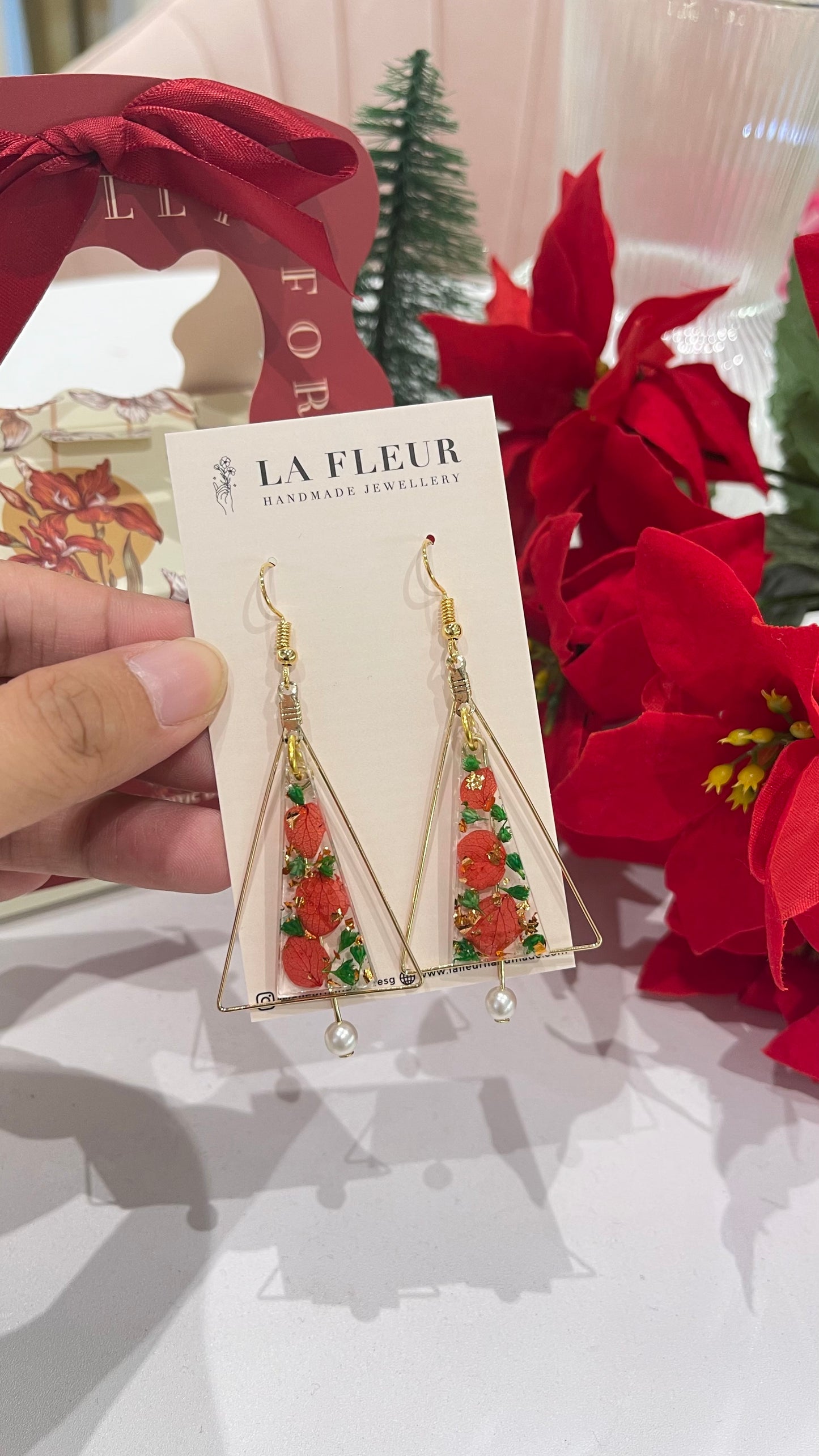 RE1431 🎄Merry Winter🎄 Christmas Earrings with Real Flower Petals