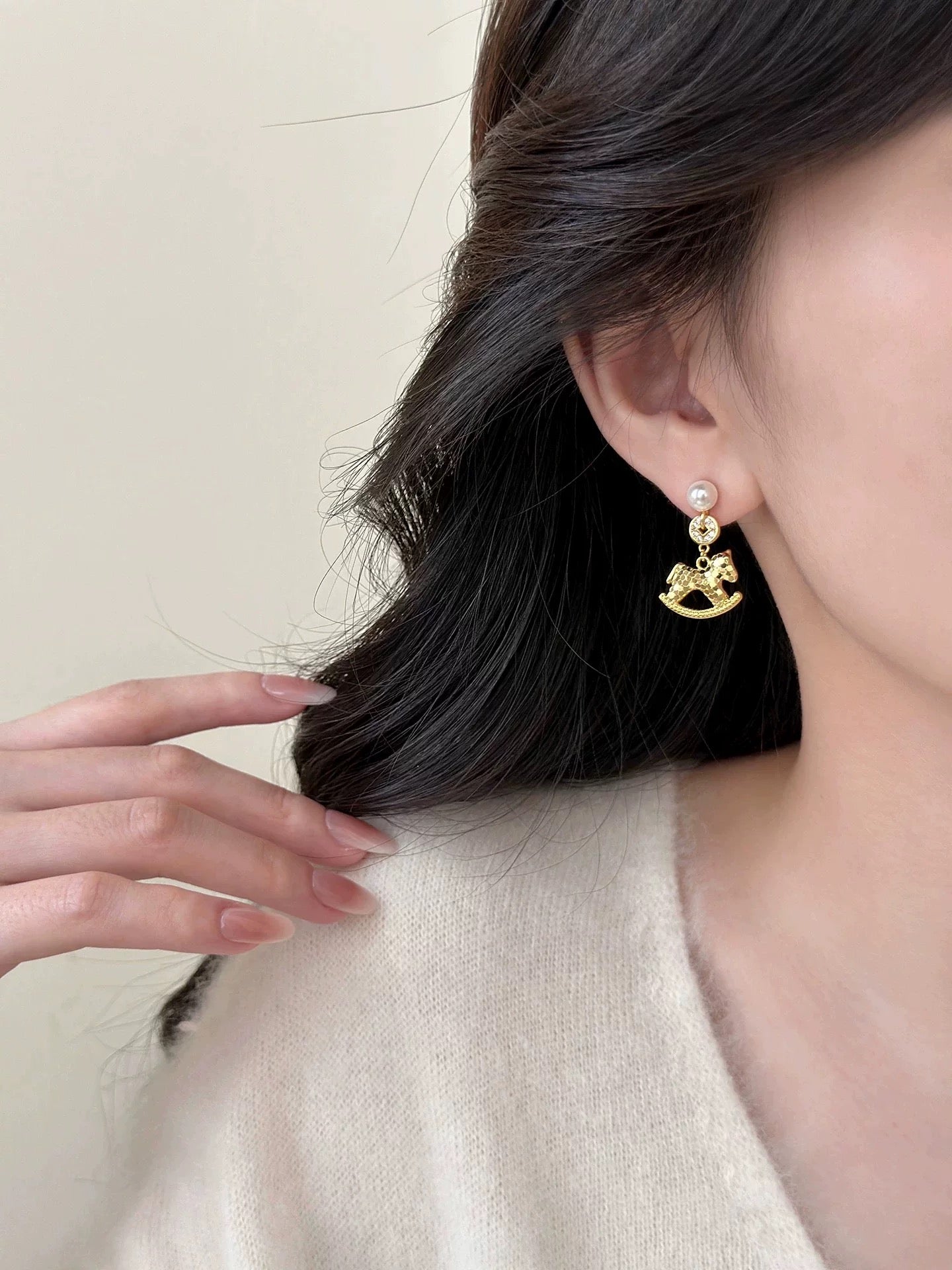 E2232 | CNY Jewelry Golden Horse Earrings with Opportunity 马到成功