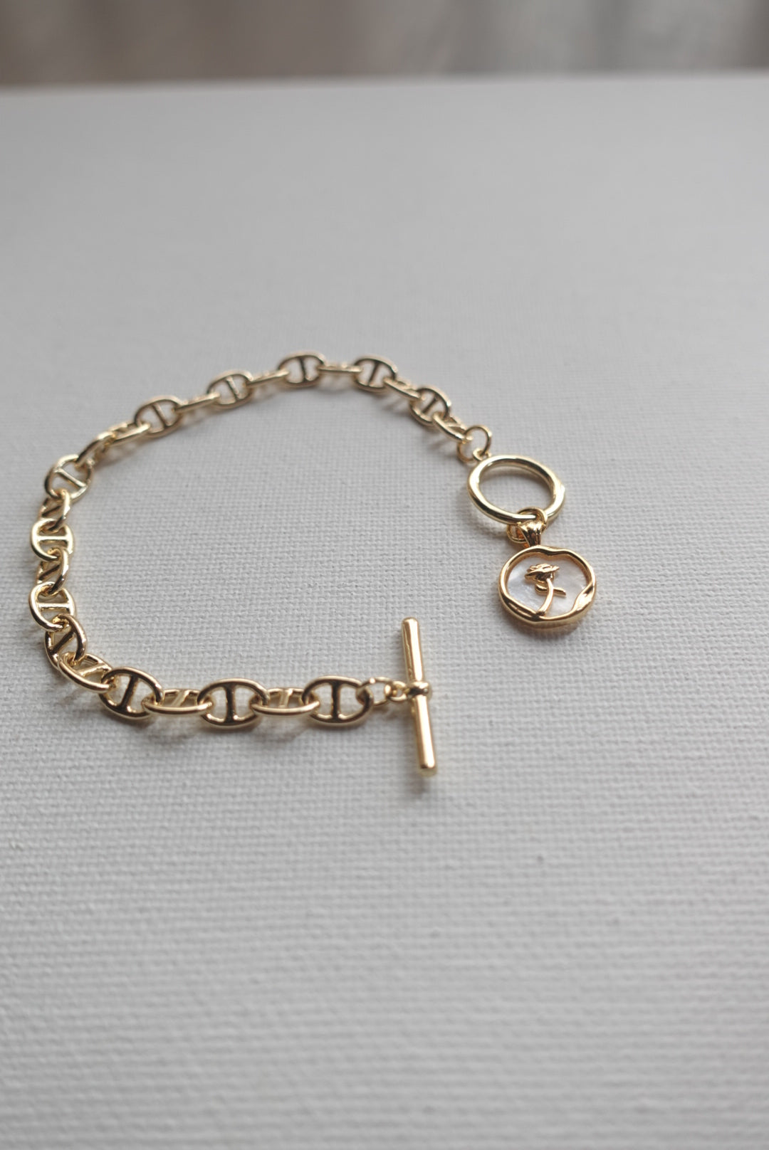 BR0119 | Seashell Round Shape Bracelet