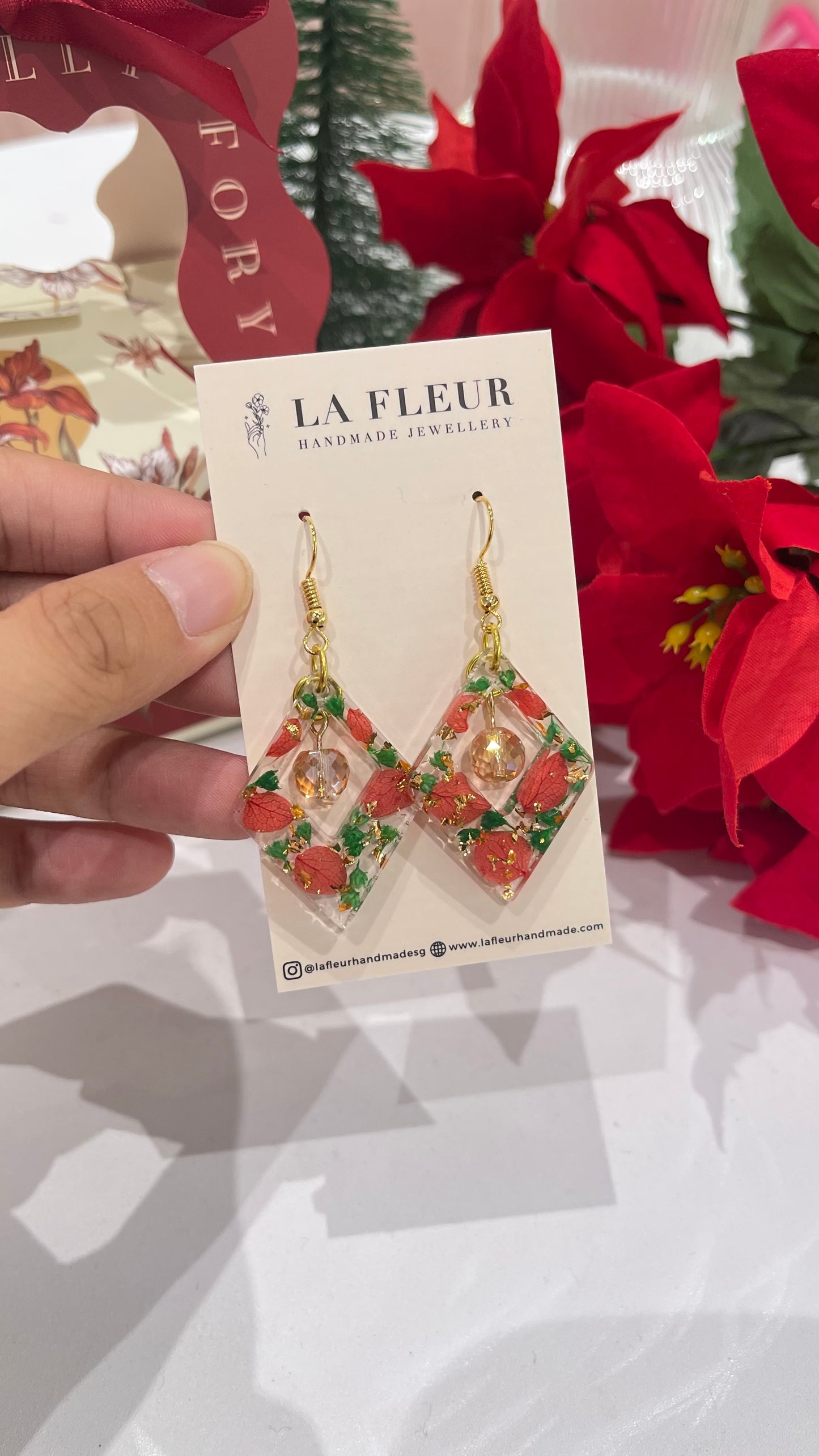 RE1431 🎄Merry Winter🎄 Christmas Earrings with Real Flower Petals