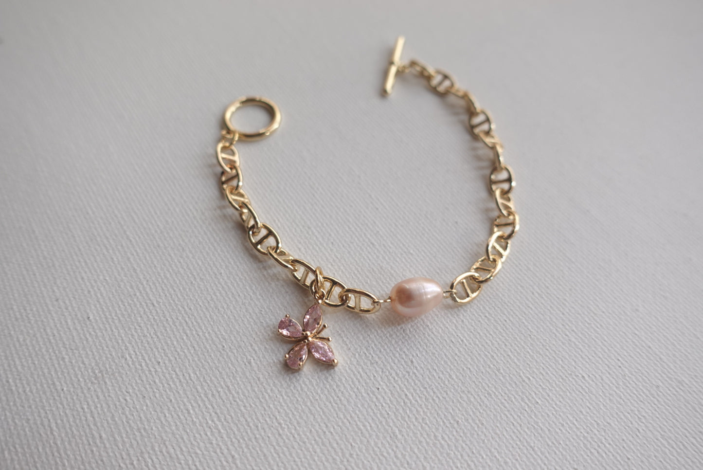 BR0116 | Butterfly & Fresh Water Pearl Bracelet