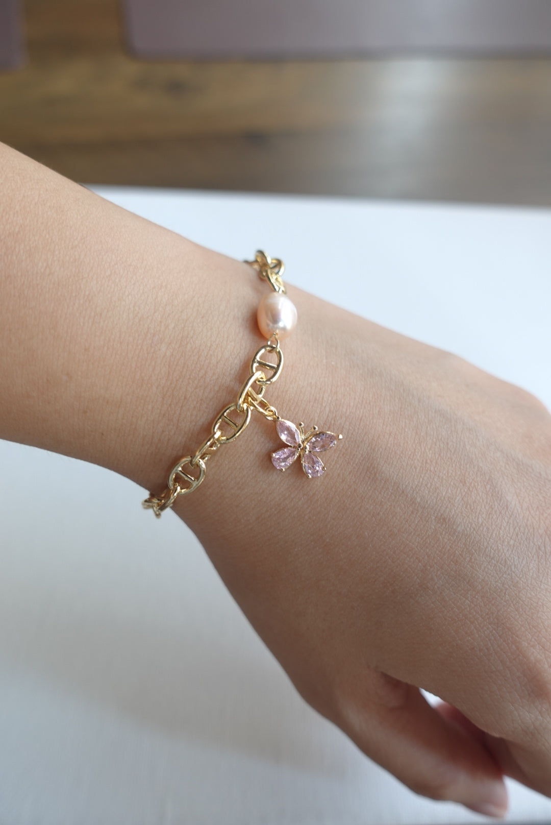 BR0116 | Butterfly & Fresh Water Pearl Bracelet