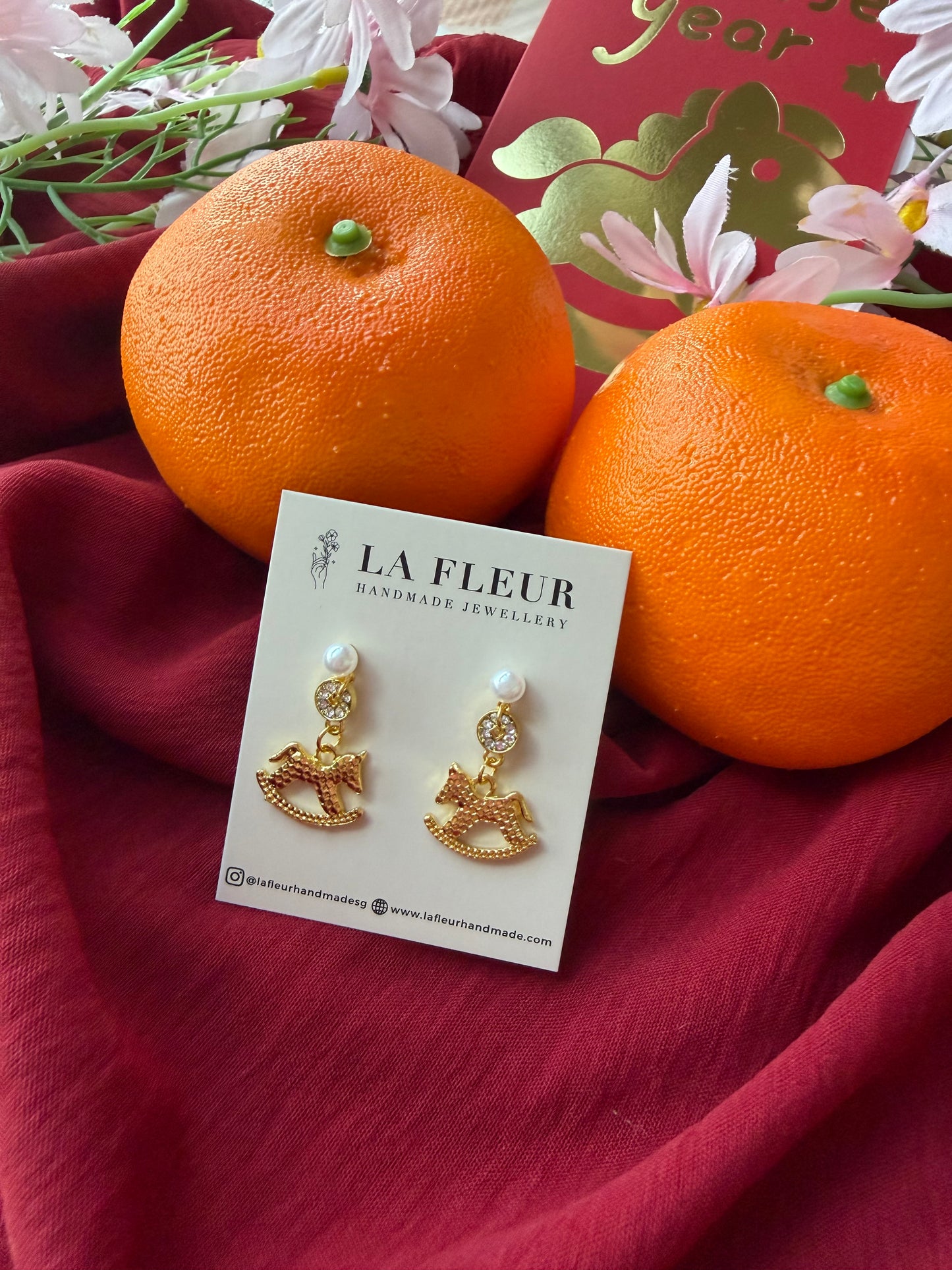 E2232 | CNY Jewelry Golden Horse Earrings with Opportunity 马到成功