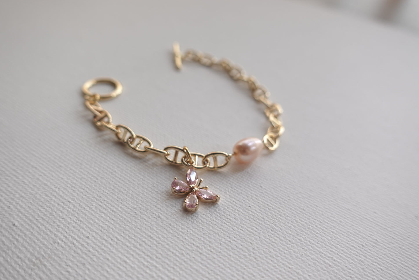 BR0116 | Butterfly & Fresh Water Pearl Bracelet