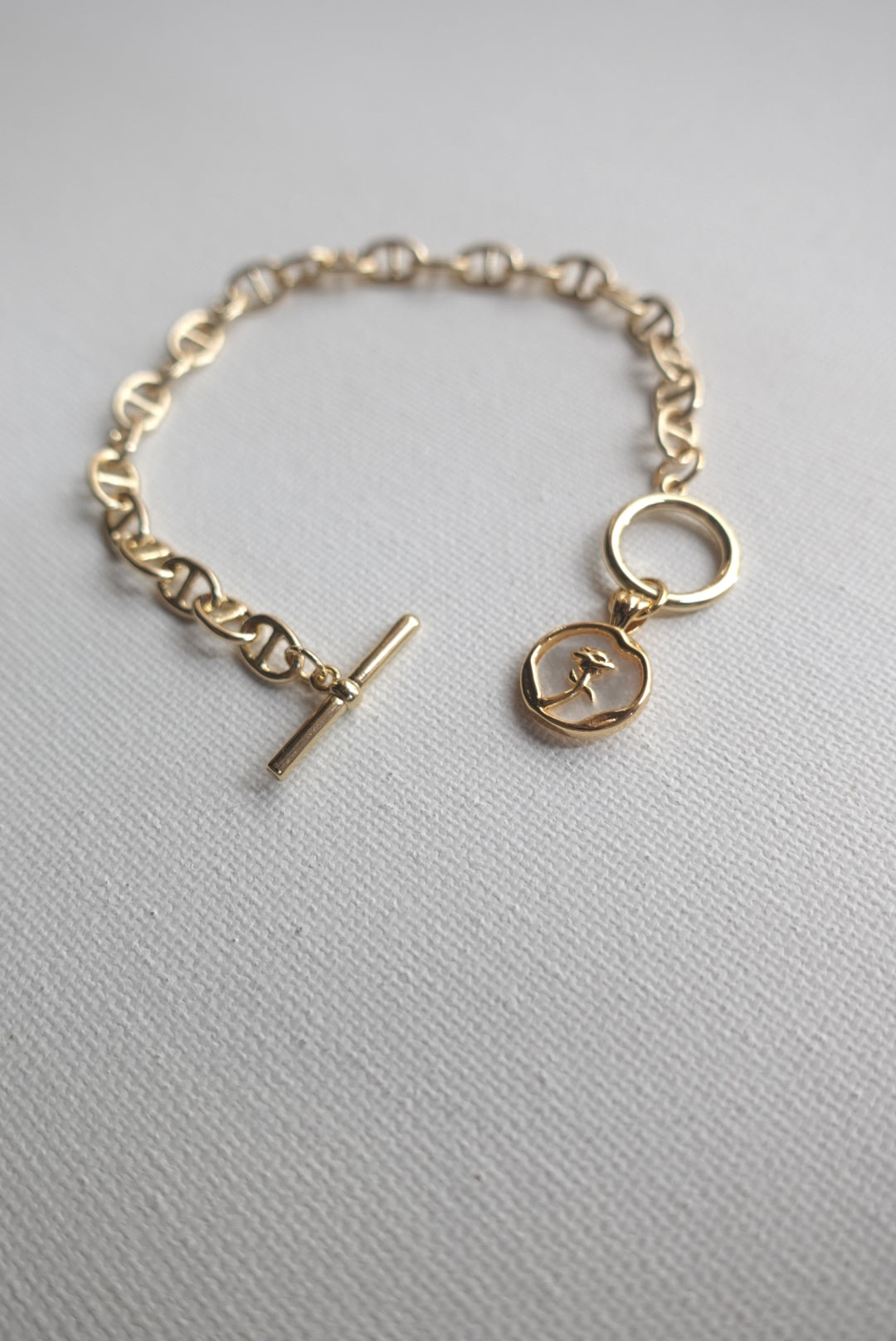 BR0119 | Seashell Round Shape Bracelet