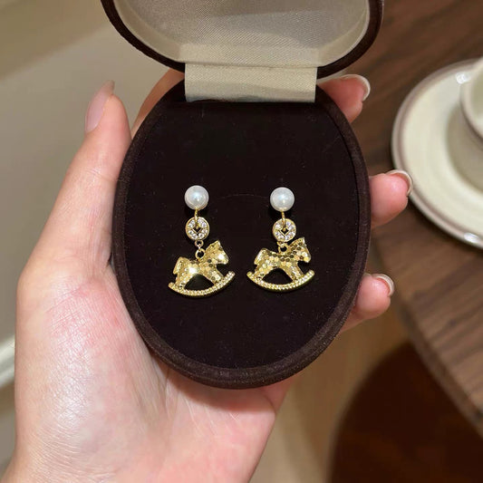 E2232 | CNY Jewelry Golden Horse Earrings with Opportunity 马到成功