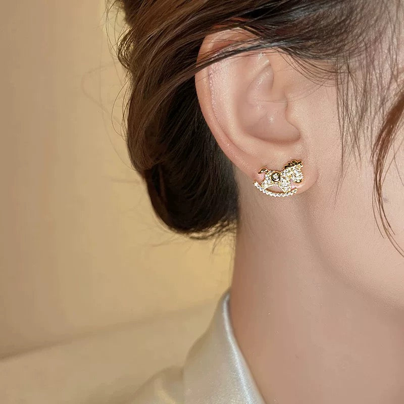 E2229 | CNY Jewelry Golden Horse Earrings with Prosper 马上有钱