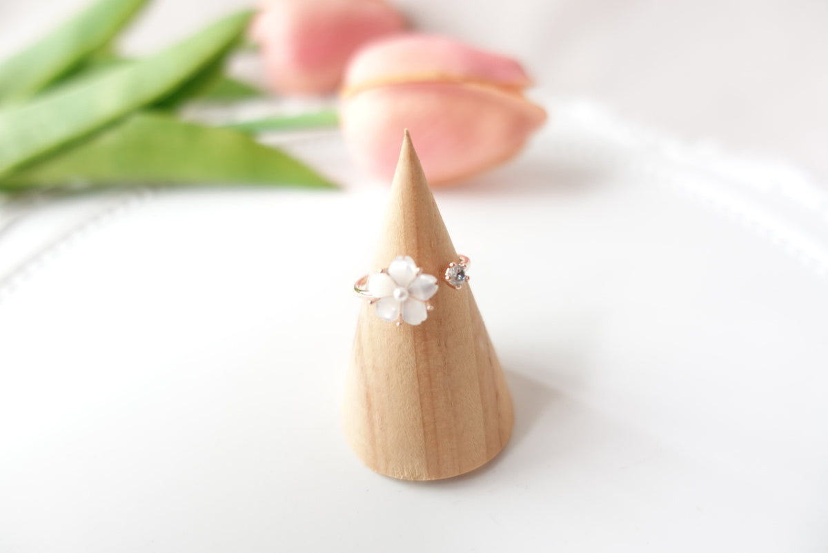 Armande Seashell Flower Ring (adjustable)