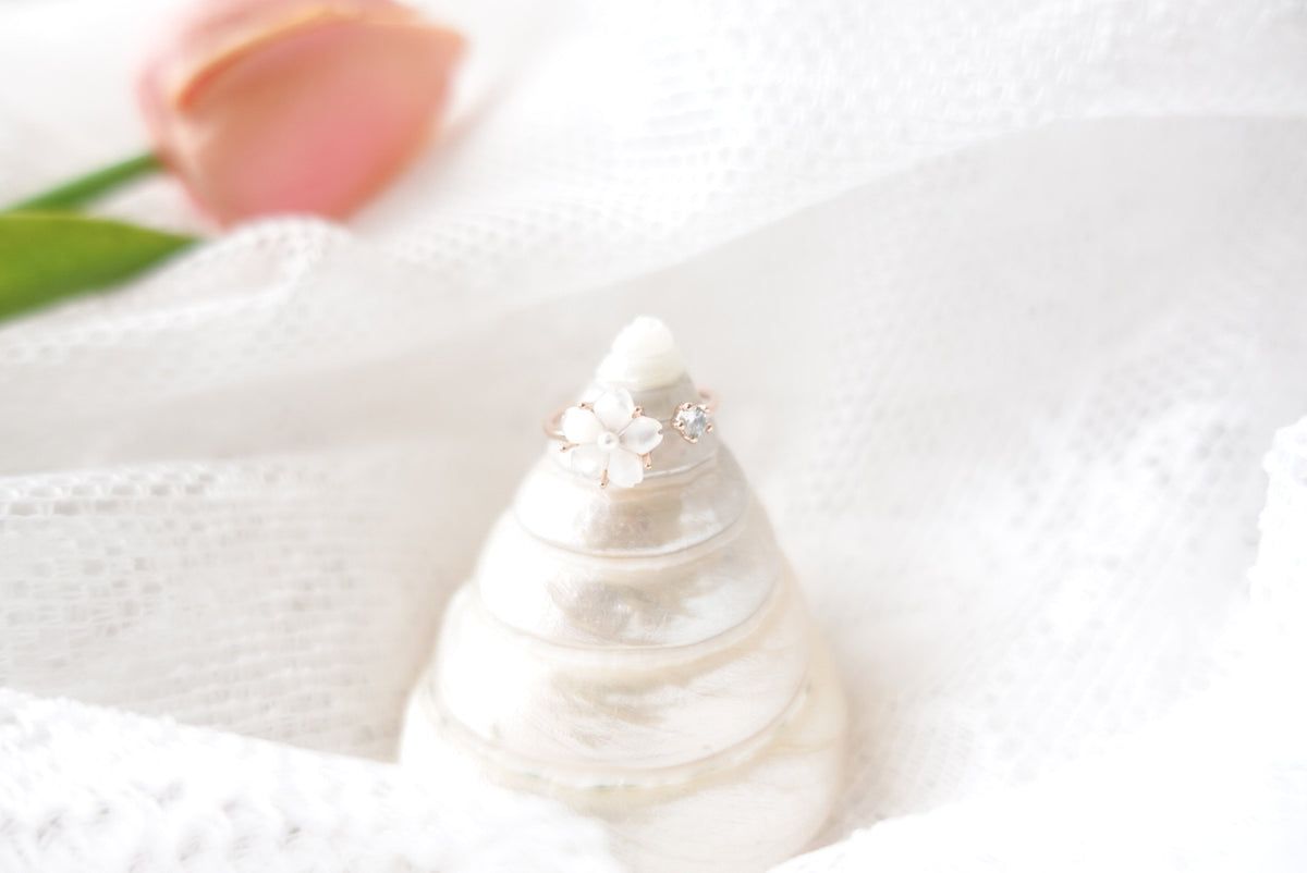 Armande Seashell Flower Ring (adjustable)