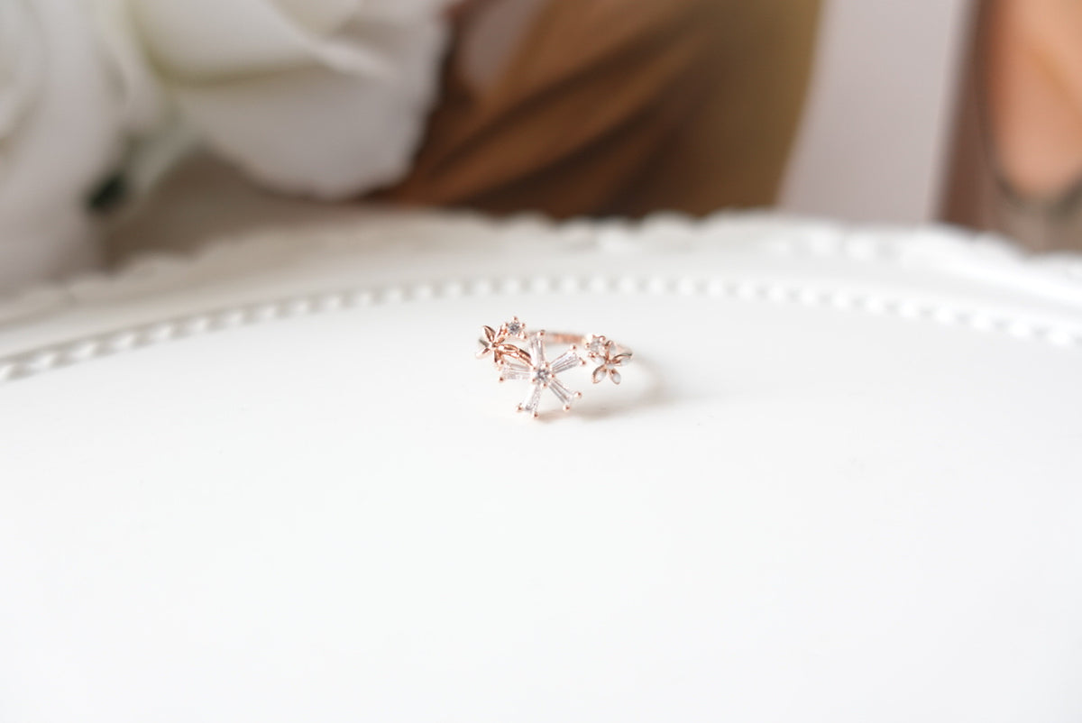 Beate Flower Crystal Ring