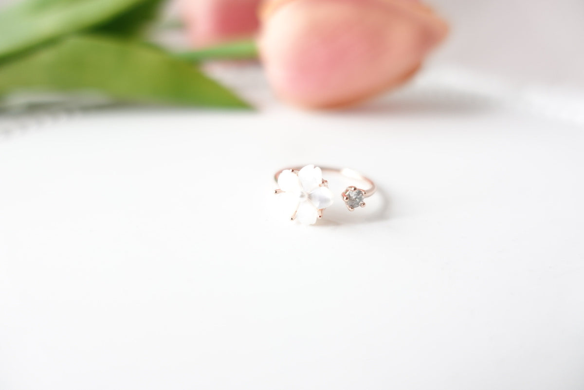 Armande Seashell Flower Ring (adjustable)