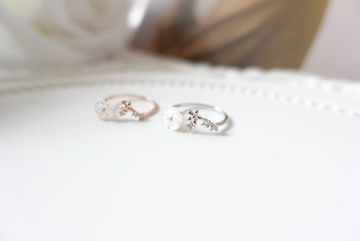 Bea Seashell Flower Crystal Ring