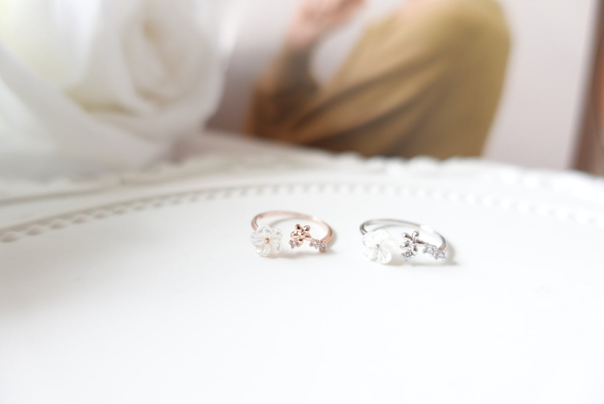 Bea Seashell Flower Crystal Ring