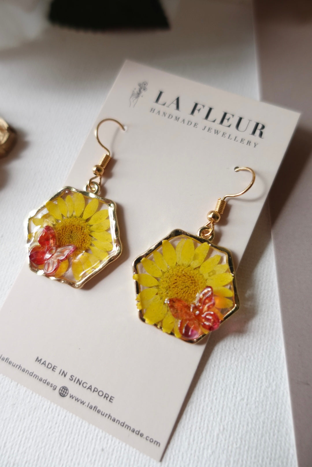 Chanita Summer Daisy Flower Earrings
