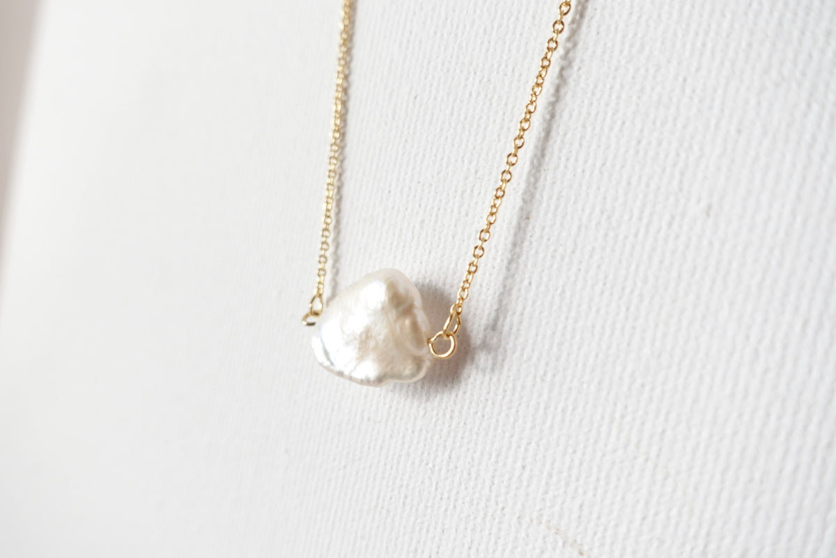 Amable Pearl Short Necklace