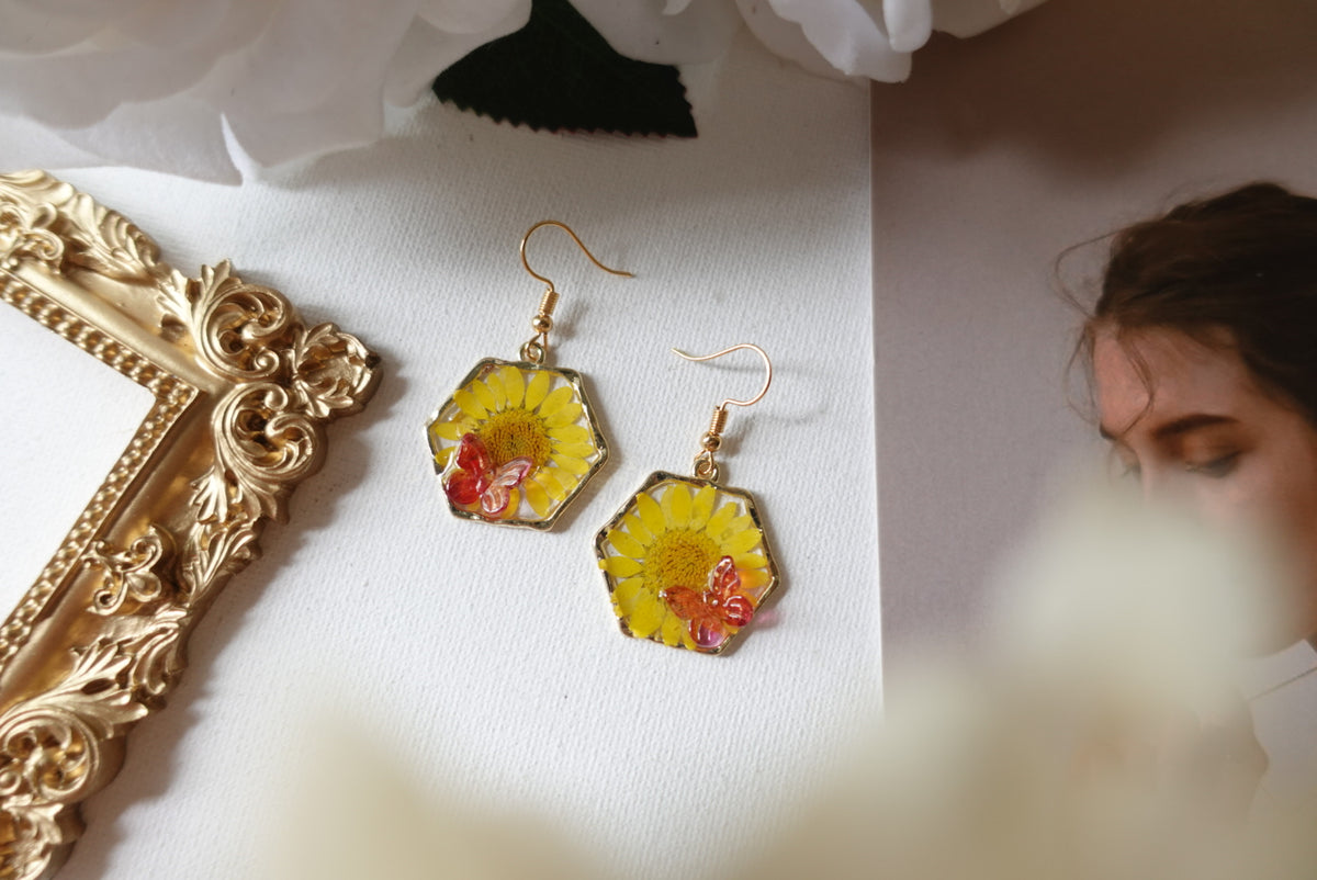 Chanita Summer Daisy Flower Earrings